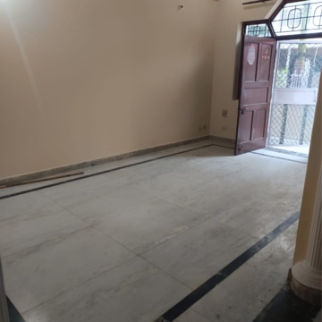 Room in 2 BHK Builder Floor at Delta Ii Greater Noida – for Rent