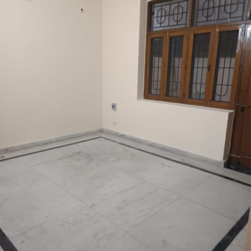 Room in 2 BHK Builder Floor at Delta Ii Greater Noida – for Rent