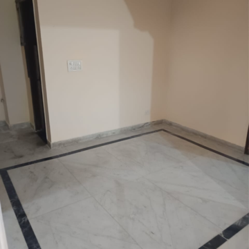 Room in 2 BHK Builder Floor at Delta Ii Greater Noida – for Rent