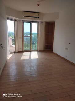 3 BHK + Servant Room Apartment For Sale in Jaypee Spa Court