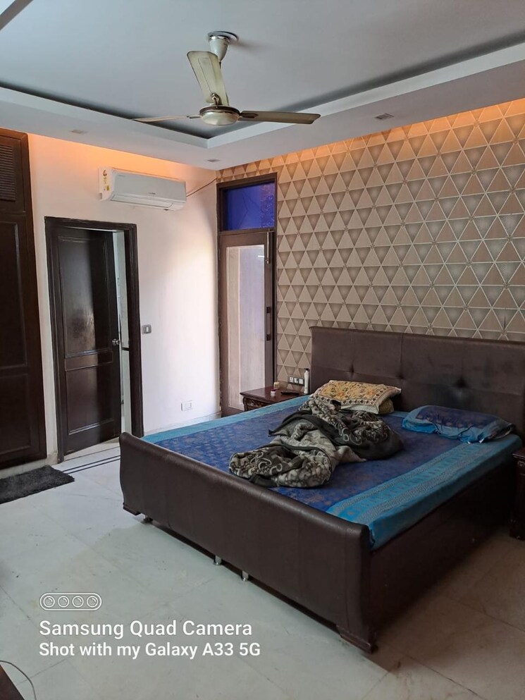 Bedroom, pamposh enclave 2 Bedroom 200 Sq.Yd. Builder Floor In Pamposh Enclave Delhi 8923903