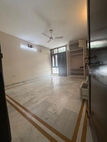 Room in 3 BHK Builder Floor at Greater Kailash ii – for Rent