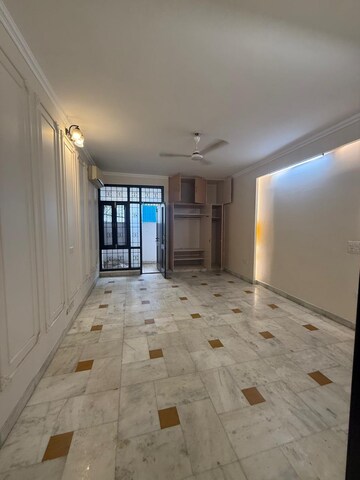 Room in 3 BHK Builder Floor at Greater Kailash ii – for Rent