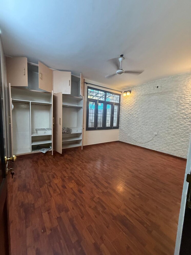 Room, greater kailash ii 3 Bedroom 250 Sq.Ft. Builder Floor In Greater Kailash ii Delhi 8923909