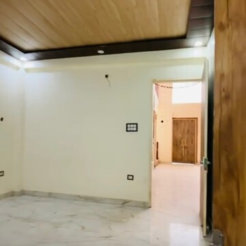 Room in 4 BHK Villa at Beta I Greater Noida – for Rent
