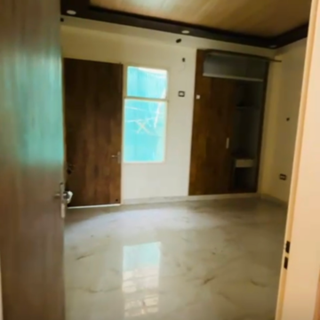 Room in 4 BHK Villa at Beta I Greater Noida – for Rent