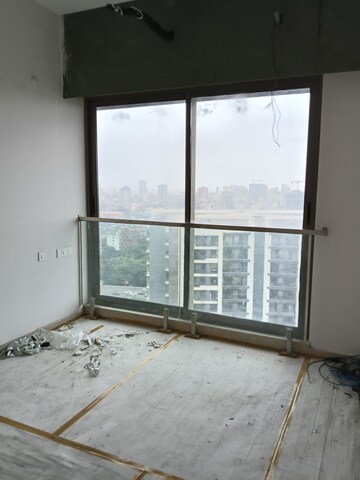 Room in 3 BHK Apartment at Arkade Aura, Santacruz West – for Sale
