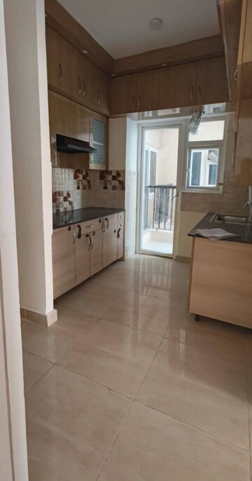 Room in 3 BHK Apartment at Gaur City 2 - 14th Avenue, Sector 16c Greater Noida – for Rent