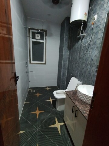 Bathroom in 2 BHK Builder Floor at Ardee City, Sector 52 – for Rent