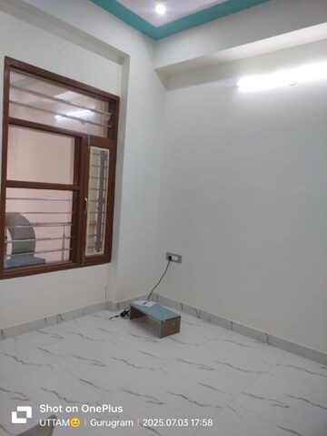 Room in 3 BHK Builder Floor at Huda Market, Sector 31 – for Rent