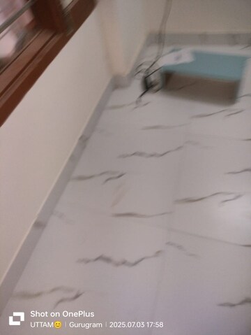 Room in 3 BHK Builder Floor at Huda Market, Sector 31 – for Rent