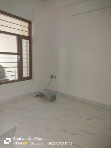 Room in 3 BHK Builder Floor at Huda Market, Sector 31 – for Rent