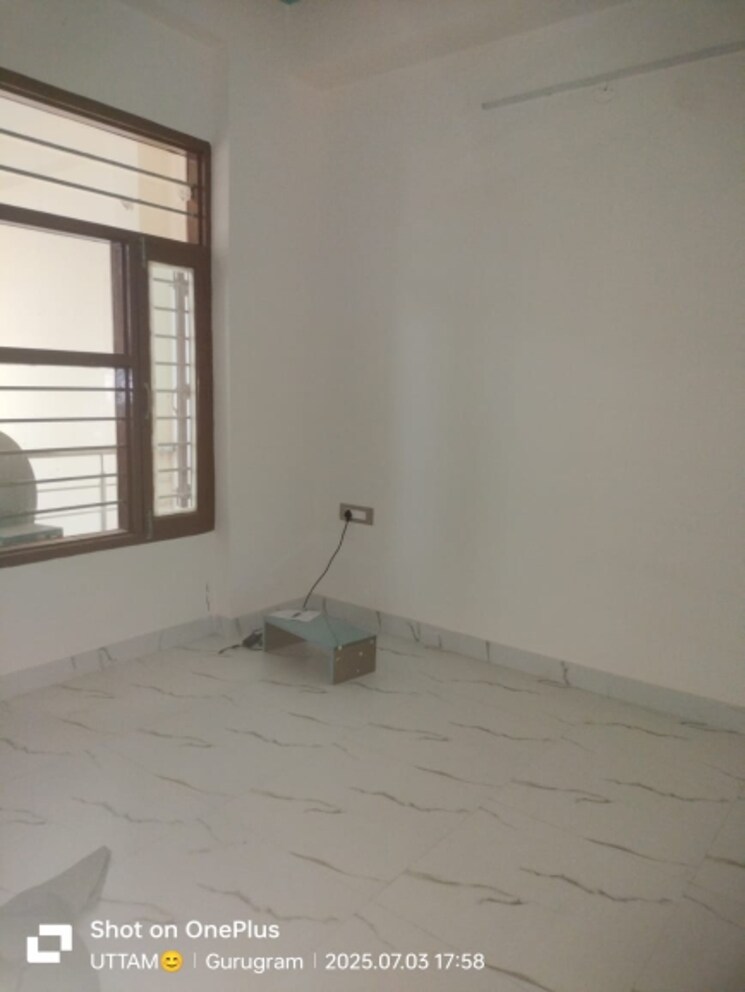 Room, huda-market 3 Bedroom 1450 Sq.Ft. Builder Floor In Sector 31 Gurgaon 8924031