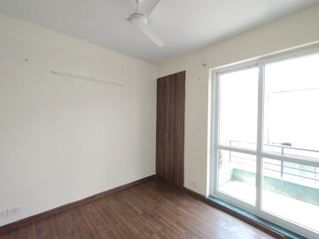 Room in 3 BHK Apartment at BPTP Parkland Pride, Sector 77 – for Rent