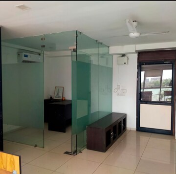  Office Space For Rent in Makarba