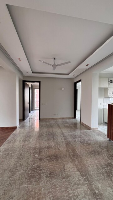 Room in 3.5 BHK Apartment at Swaran Villa Friends Apartments, Sector 52 – for Sale