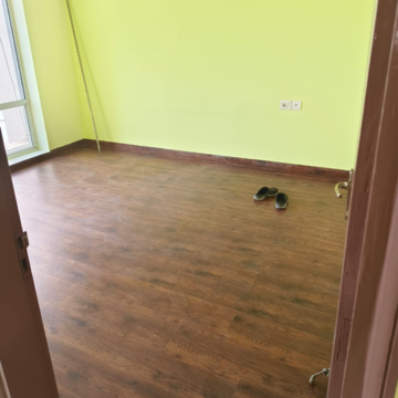 Room in 2 BHK Apartment at Jaypee Greens Pavilion Court, Sector 128 – for Rent