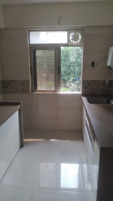 Room in 3 BHK Apartment at Vardhman Grandeur, Andheri West – for Rent