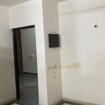 Room in 1.5 BHK Independent House at RWA Apartments Sector 41, Sector 41 – for Rent