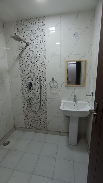 Bathroom in 4 BHK Villa at SS Aaron Ville, Sector 48 – for Sale