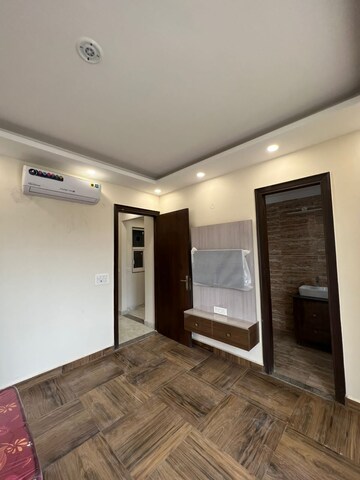 Room in 1 BHK Builder Floor at Sector 43 – for Rent
