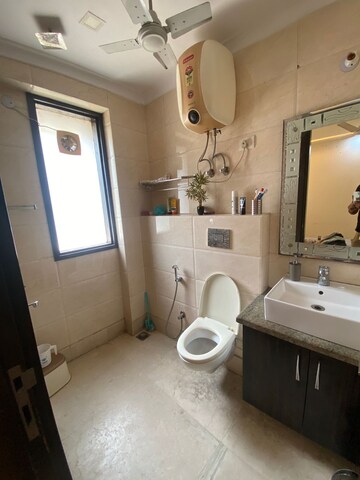 Attached Bathroom in 3 BHK Builder Floor at DLF Atria, Dlf Phase ii – for Rent