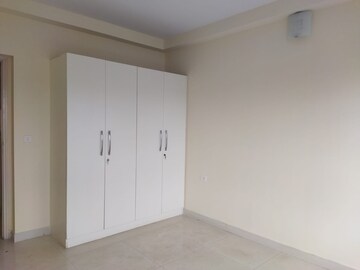 Room in 2.5 BHK Apartment at Tata Aquila Heights, Jalahalli – for Sale