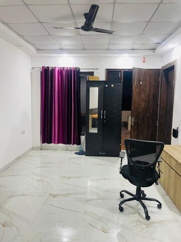 Master Bedroom in Studio Builder Floor at Huda Market, Sector 31 – for Rent