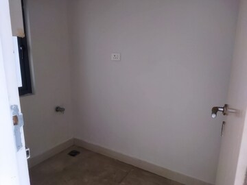 Room in 2 BHK Apartment at Tata Aquila Heights, Jalahalli – for Sale