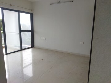 Room in 2 BHK Apartment at Tata Aquila Heights, Jalahalli – for Sale