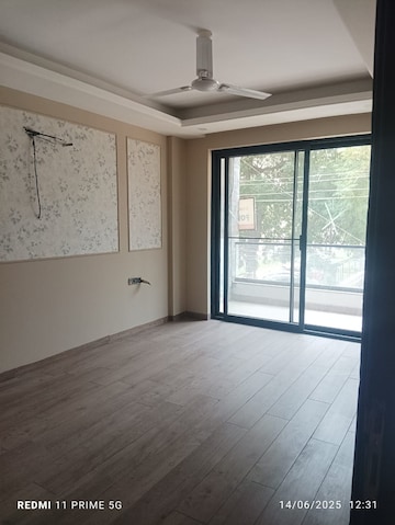 Room in 5 BHK Apartment at Emaar Marbella, Sector 66 – for Sale
