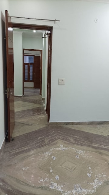 Room in 2 BHK Builder Floor at The Grand, Sector 52 – for Rent