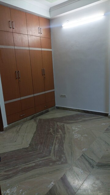 Room in 2 BHK Builder Floor at The Grand, Sector 52 – for Rent