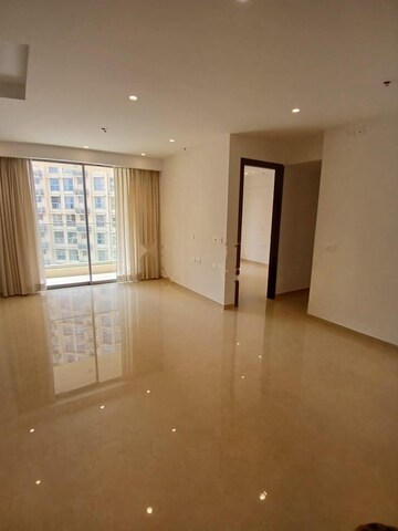 Room in 2 BHK Apartment at Hiranandani Highland, Powai – for Rent