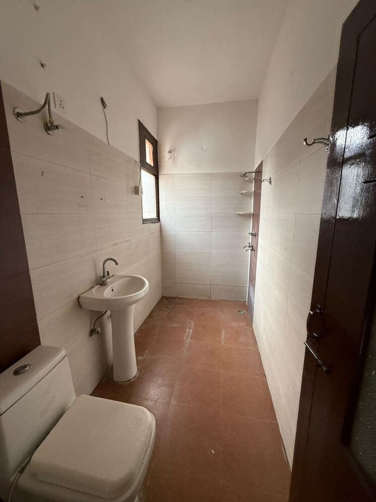 Bathroom, dhakoli 3 Bedroom 1728 Sq.Ft. Apartment In Dhakoli Zirakpur 8924275