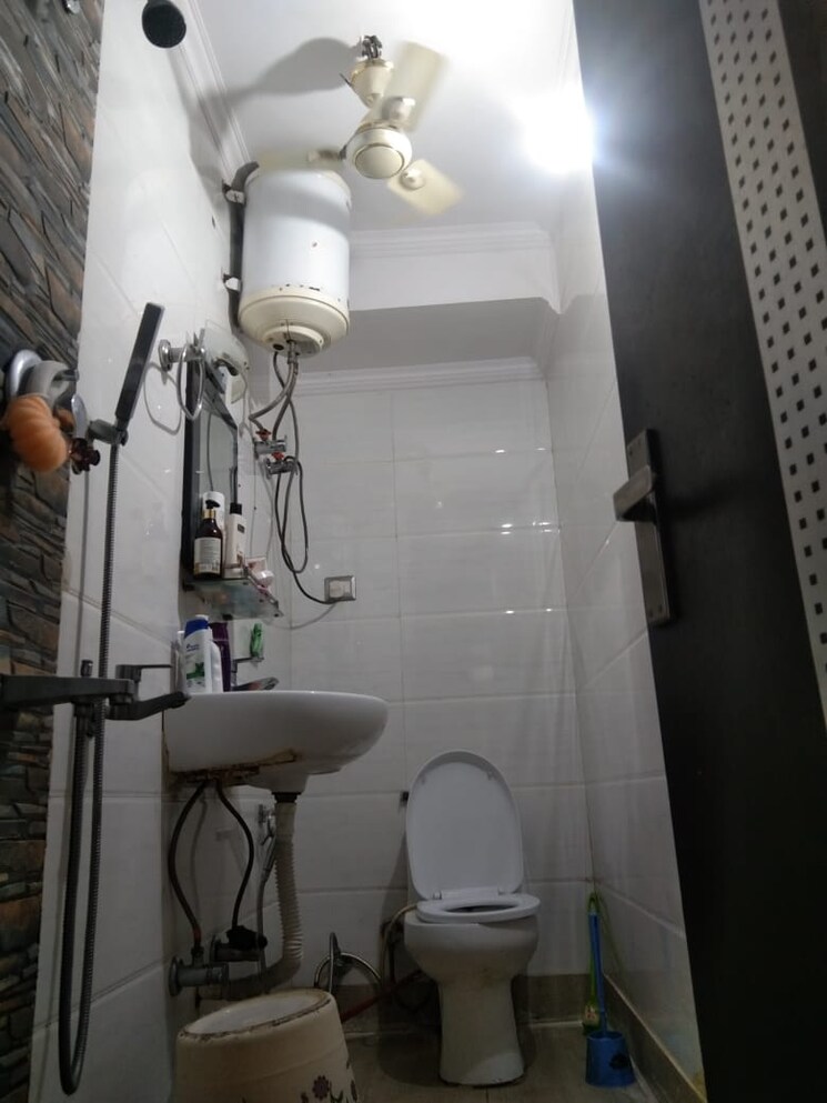 Bathroom, lajpat nagar 4 2 Bedroom 1090 Sq.Ft. Builder Floor In Lajpat Nagar 4 Delhi 8924259