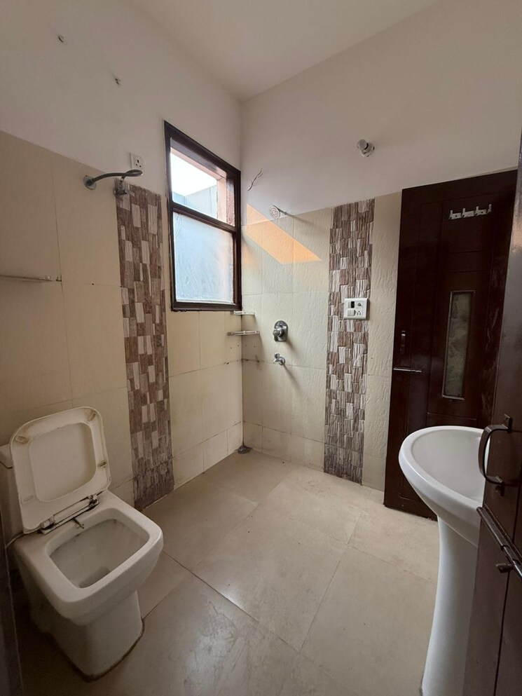 Bathroom, dhakoli 3 Bedroom 1728 Sq.Ft. Apartment In Dhakoli Zirakpur 8924275