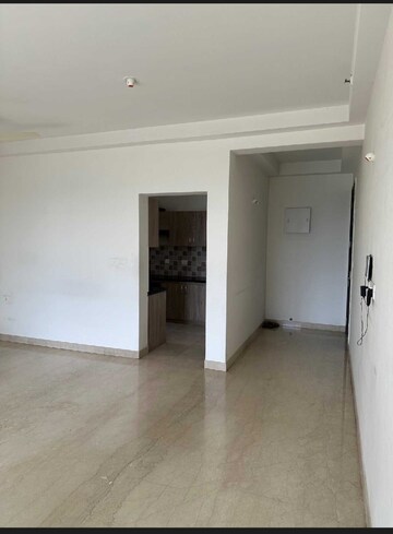 Room in 2.5 BHK Apartment at Prestige Misty Waters, Hebbal – for Rent