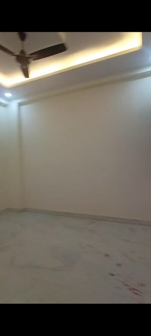 Room in 3 BHK Builder Floor at Mahagunpuram – for Sale