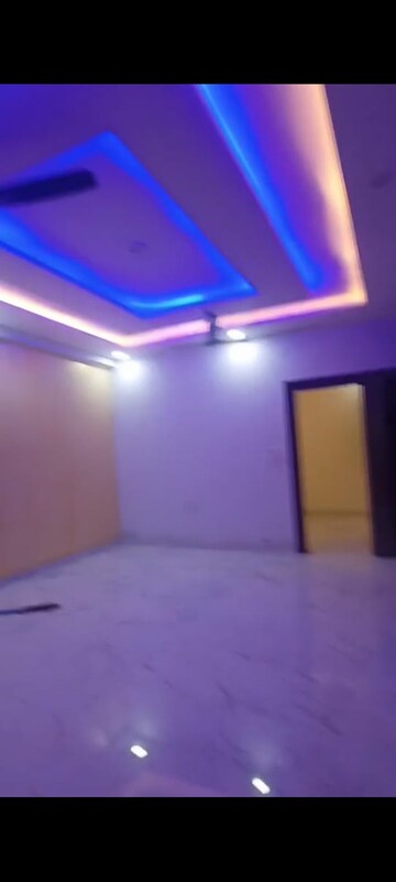 Room in 3 BHK Builder Floor at Mahagunpuram – for Sale