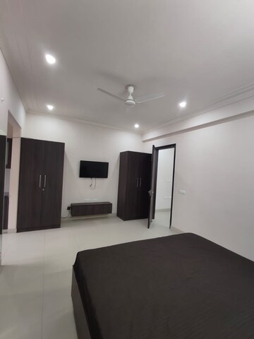 Room in 1 BHK Builder Floor at Sushant Lok I – for Rent