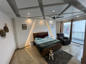 Bedroom in 3 BHK Builder Floor at Sector 38 – for Rent