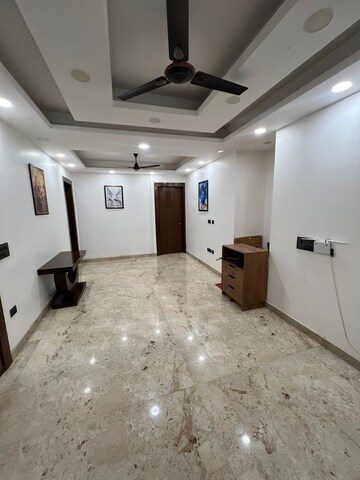 Master Bedroom in 3 BHK Builder Floor at Sector 38 – for Rent