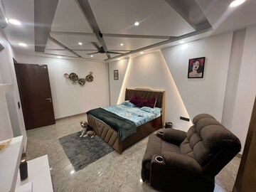Master Bedroom in 3 BHK Builder Floor at Sector 38 – for Rent