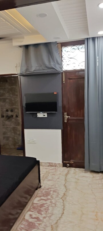 Furnished Amenities in 3 BHK Builder Floor at Rajouri Garden – for Rent