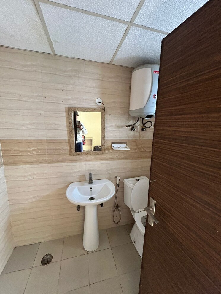 Bathroom, supertech-ecociti 1 RK 425 Sq.Ft. Apartment In Sector 137 Noida 8924372