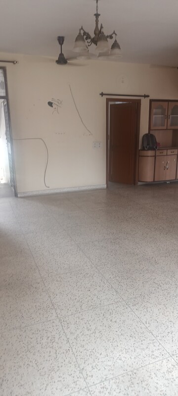 Room in 3 BHK Apartment at Ip Extension – for Rent