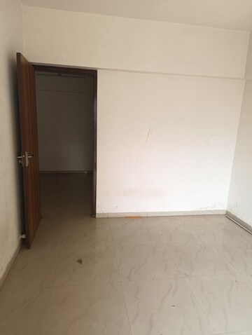 Room in 2 BHK Apartment at Raj Paradise B Wing CHS Ltd, Andheri East – for Rent