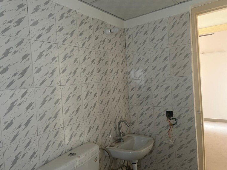 Bathroom, rof-aalayas 2 Bedroom 717 Sq.Ft. Apartment In Sector 102 Gurgaon 8924410