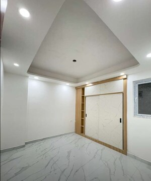 Room in 2 BHK Builder Floor at Sector 135 – for Sale